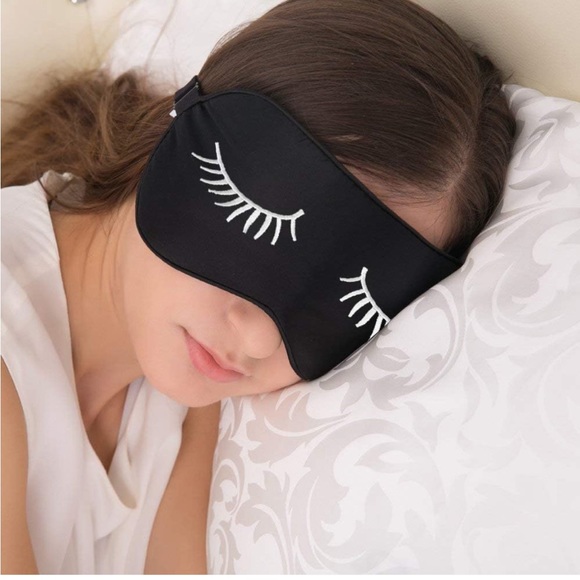 FREE 💗 Black Lashes Design Satin Eye Mask + Earplugs Duo - Picture 3 of 4